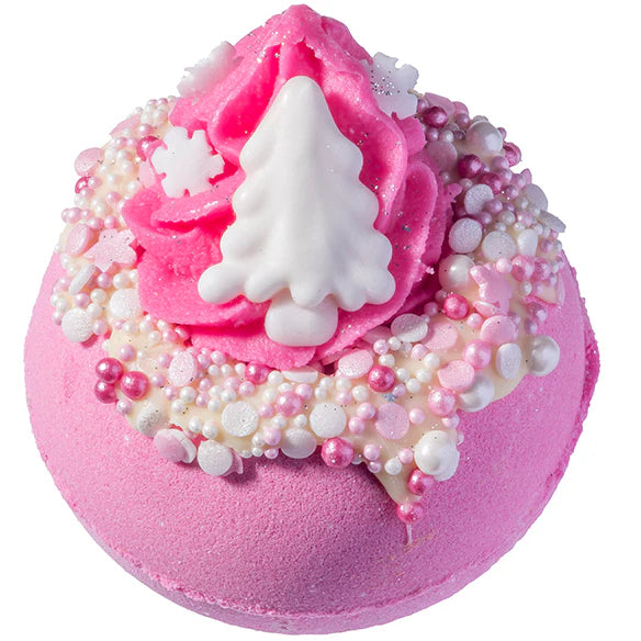 Relax and chill with this gorgeous Bomb Cosmetics Worth Melting For Gift Set. Tree Bath Bomb