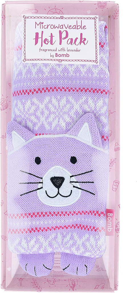 Hug and heat up with this fun Clarissa The Cat Neck Warmer. This fab neck warmer has a cosy pattern and features a happy little cat with soft ears, tail and cute little paws!